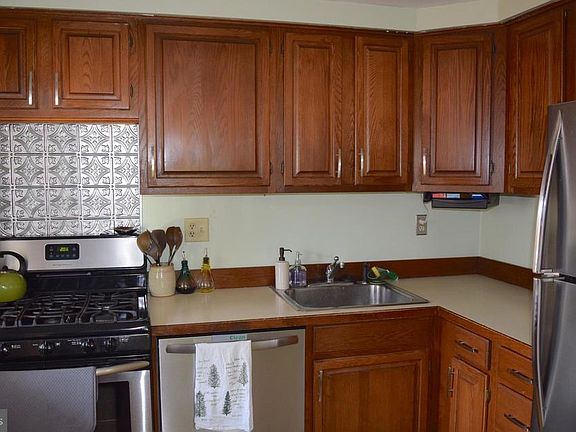 4th image of 627 Bergman St