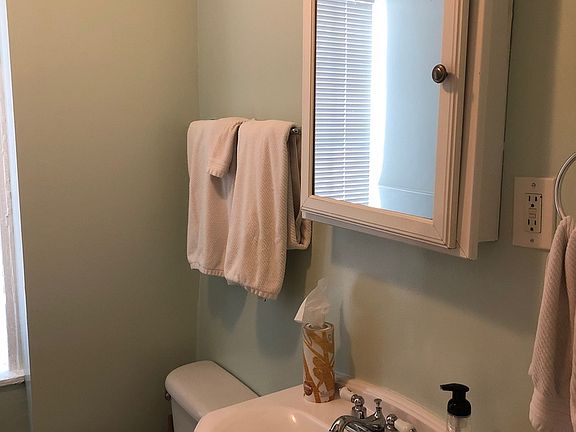 4th image of 2122 Pine St APT 3F