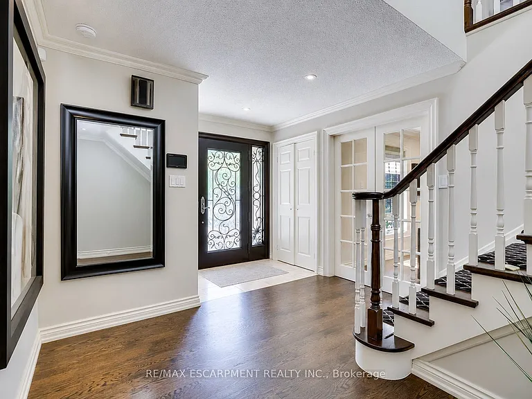 1251 Lakeshore Rd E — Photo 6
