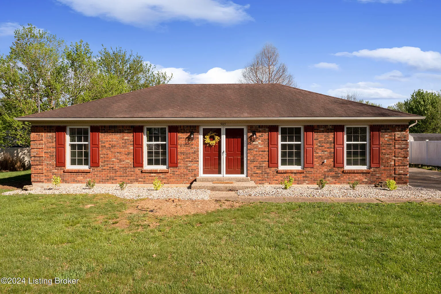 5015 Garden Dr photo 1