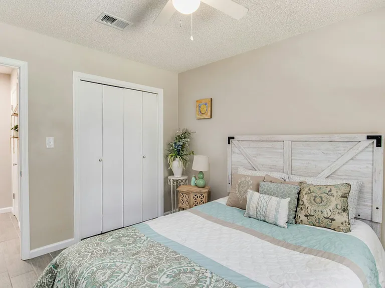 3410 Green Briar Cir #B — Photo 4