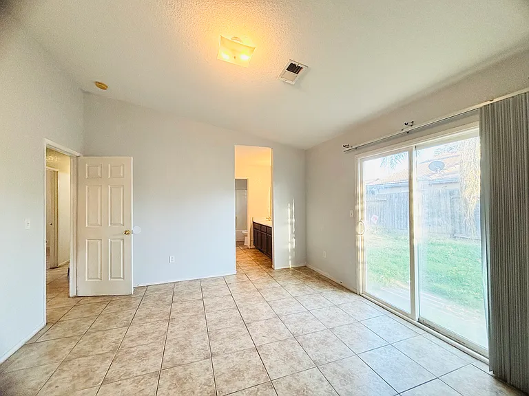 34 Barbados Ct — Photo 3