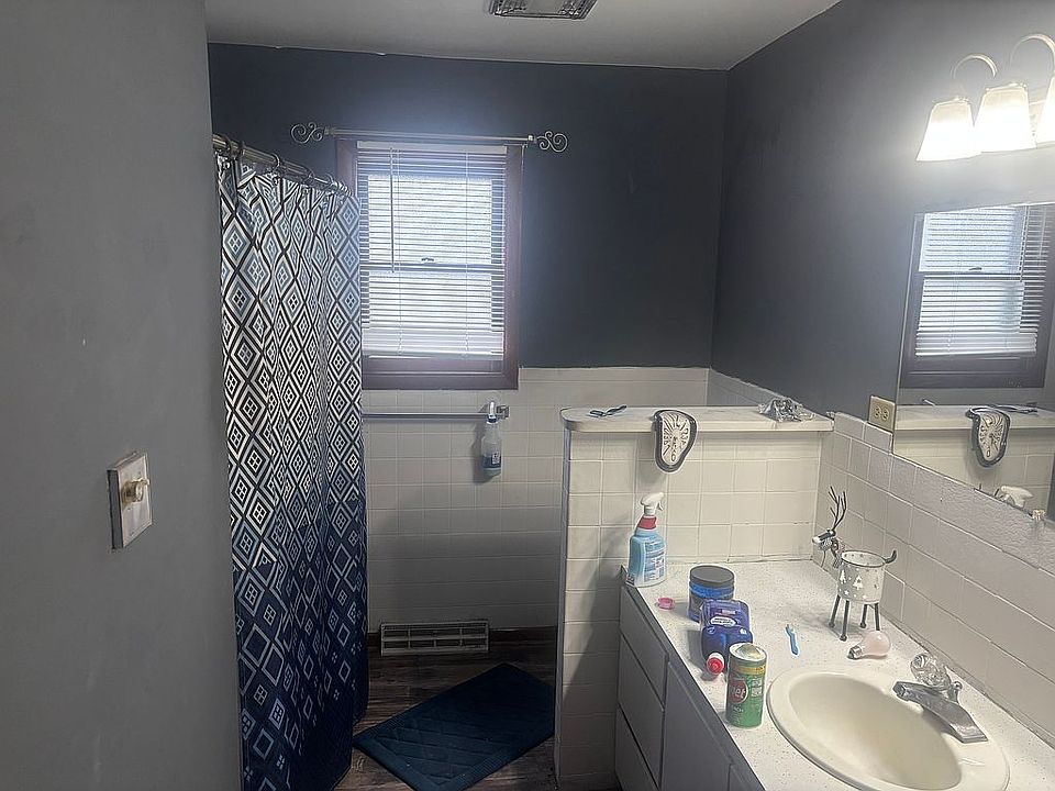 1st image of 575 Commercial St