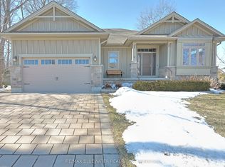 2 Hayter Dr, Grand Bend, ON N0M1T0