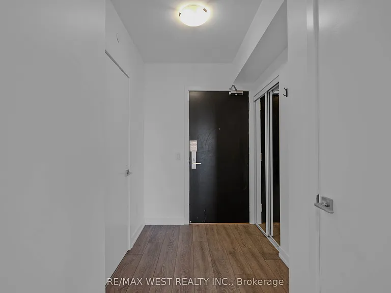 159 Wellesley St E #2006 — Photo 4