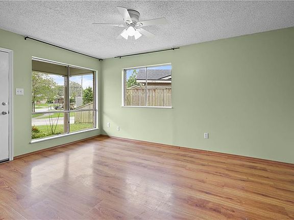 3rd image of 3727 Meadowdale Dr