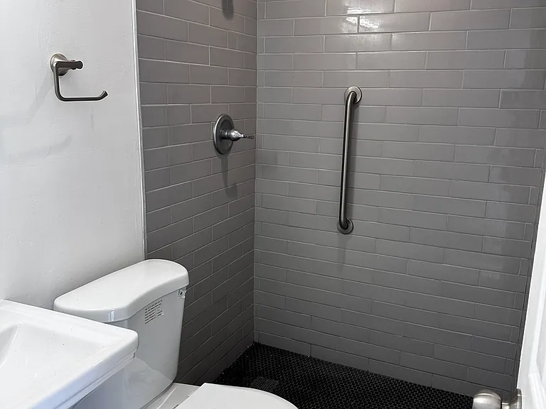 534 E 34th St #4 — Photo 2