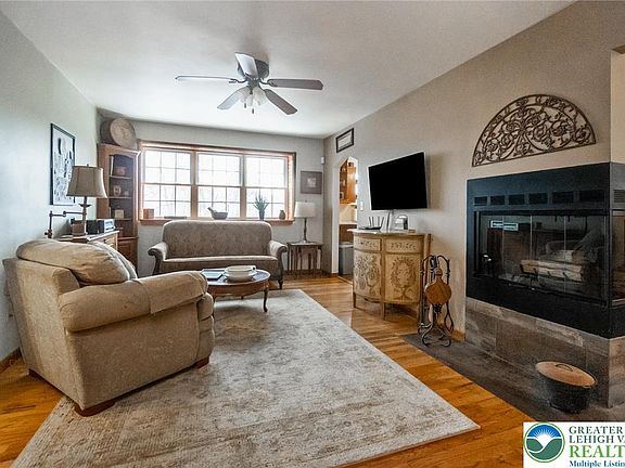 5th image of 1056 Graham St