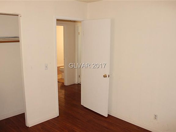 5th image of 3926 Redwood St