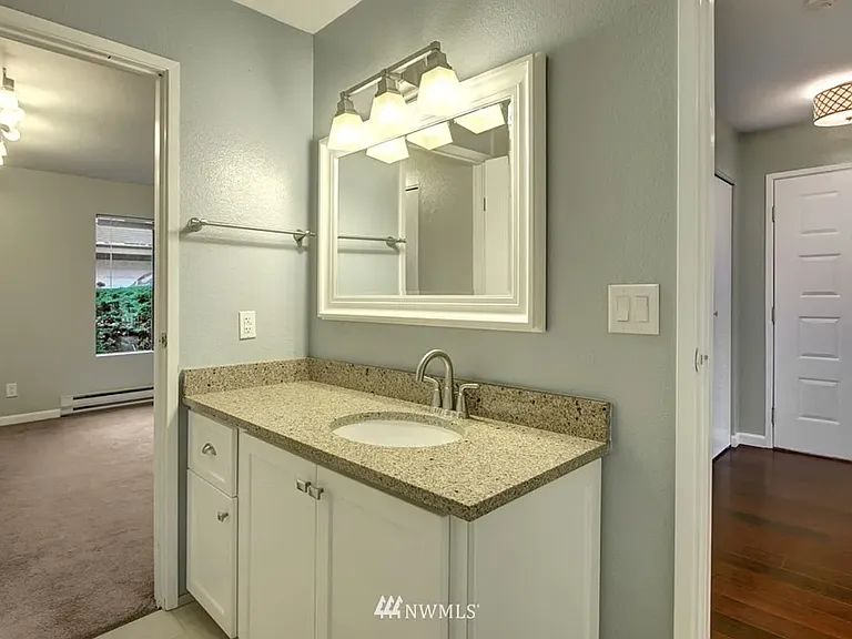 10512 NE 32nd Pl — Photo 8