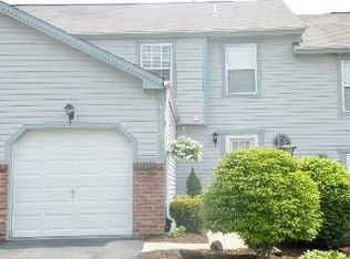1453 Yorktowne Dr, Lawrence, PA