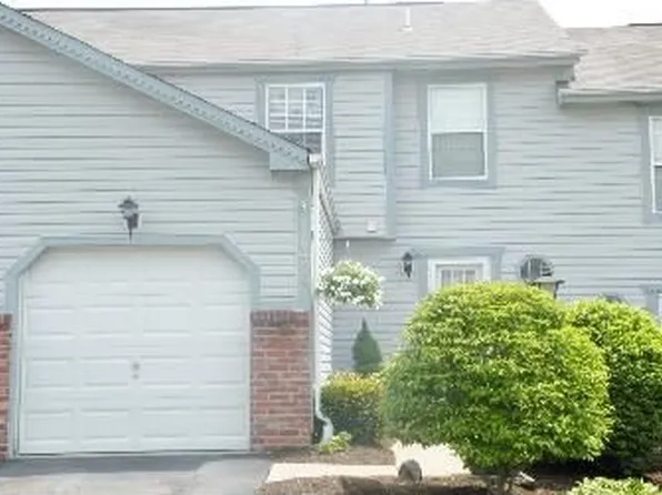 1453 Yorktowne Dr, Lawrence, PA 15055