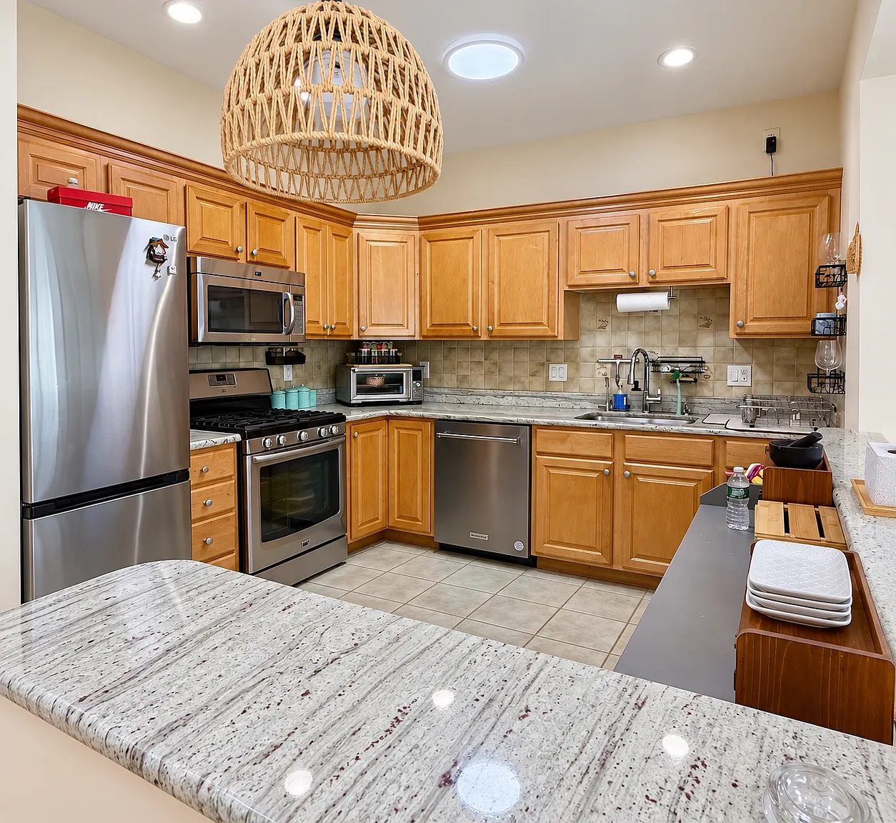 3 bed, 2.5 bath, 1700 sqft, $3,750 — Photo 4