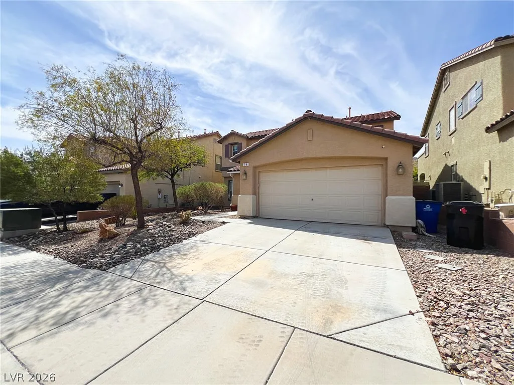 3 bed, 2.5 bath, 2246 sqft, $2,314 — Photo 3