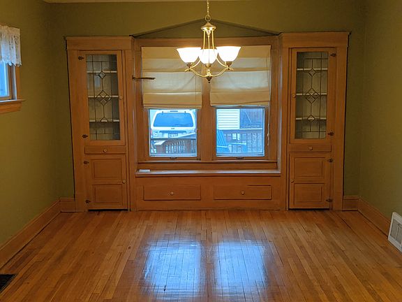 2nd image of 1606 Rosewood Ave