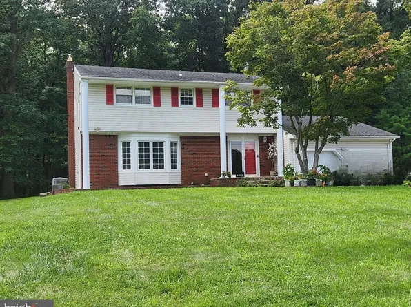 14 Woodmere Rd, North Brunswick, NJ 08902