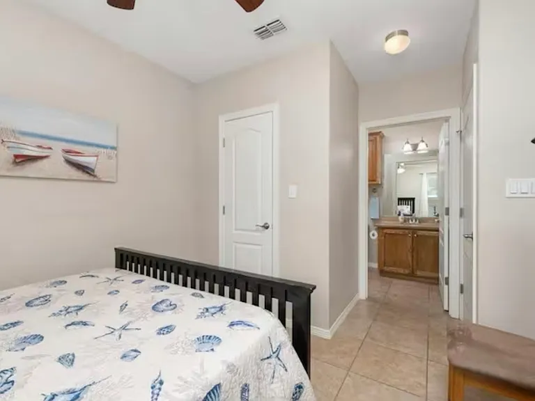 102 E Marlin St #5 — Photo 10
