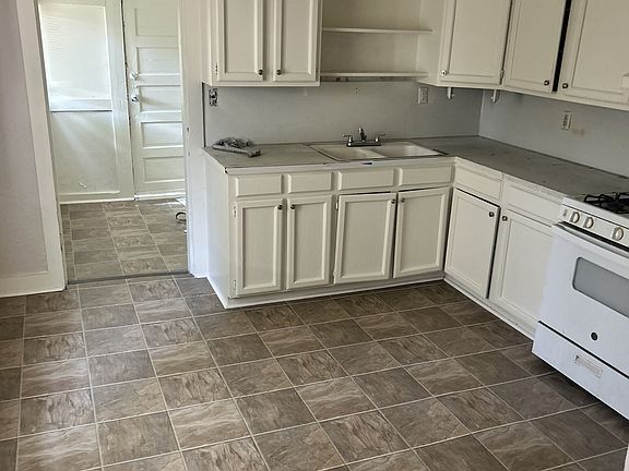 3rd image of 702 W 45th St