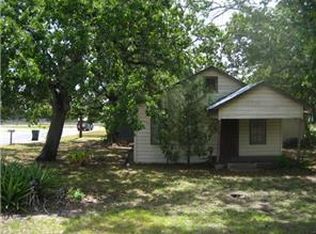 686 N Orange St, Giddings, TX 78942