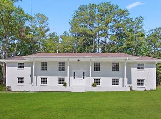 565 Circle Dr, Fayetteville, GA 30214