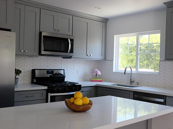 3rd image of 2734 Glendon Ave