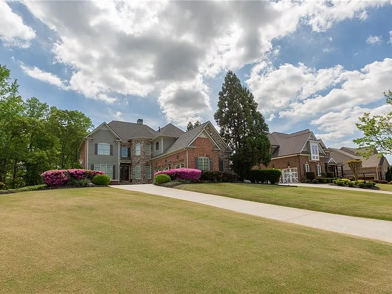 2360 Manor Creek Ct — Photo 3
