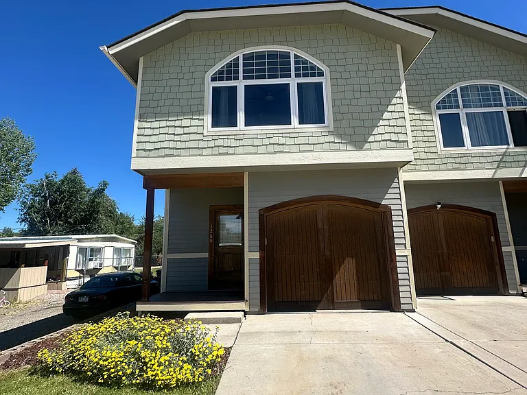1260 Grand Ave — Photo 1