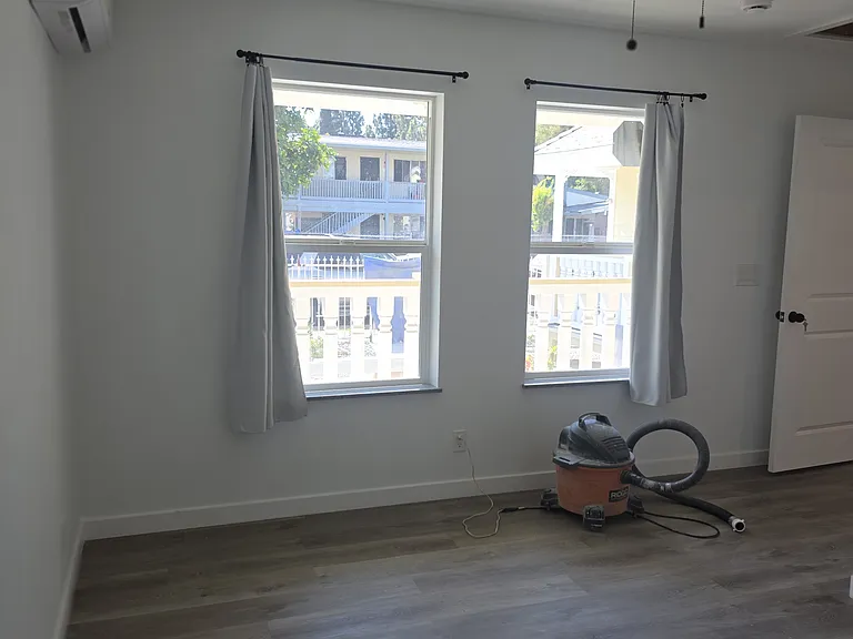402 E Pine St — Photo 19