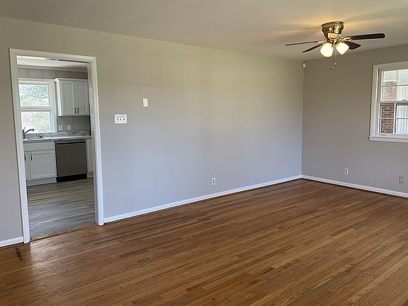 4th image of 194 W Meadow Dr