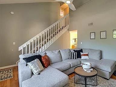 4th image of 220 Ellemoor Ln
