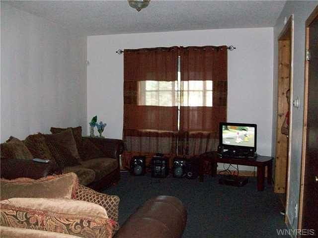 2nd image of 31 Wyandotte Ave