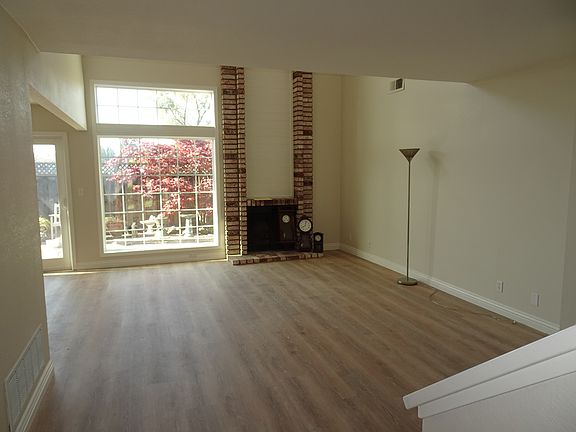4th image of 10050 Foxboro Cir
