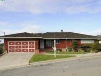 10344 Greenview Dr, Oakland, CA, 94605