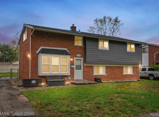 29650 Curtis Rd, Livonia, MI 48152