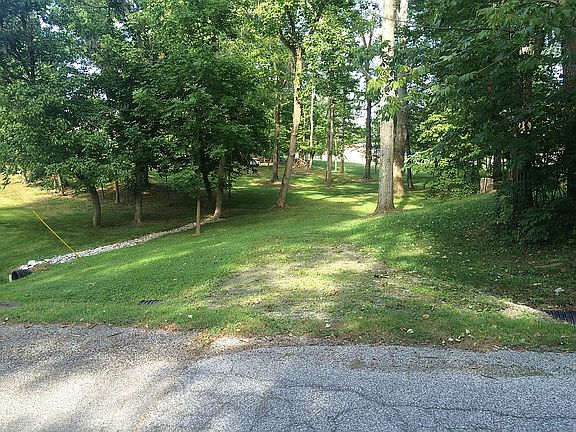 3rd image of Pinecrest Dr