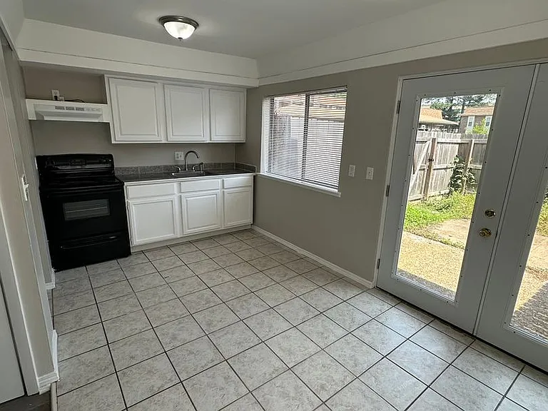 6596 Poplar Woods Cir S #6 — Photo 4