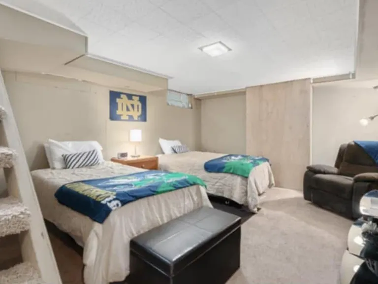 1717 Rockne Dr — Photo 11