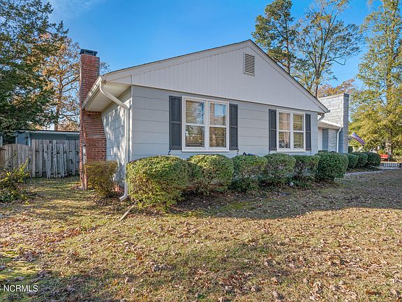 4th image of 1111 Woodland Drive