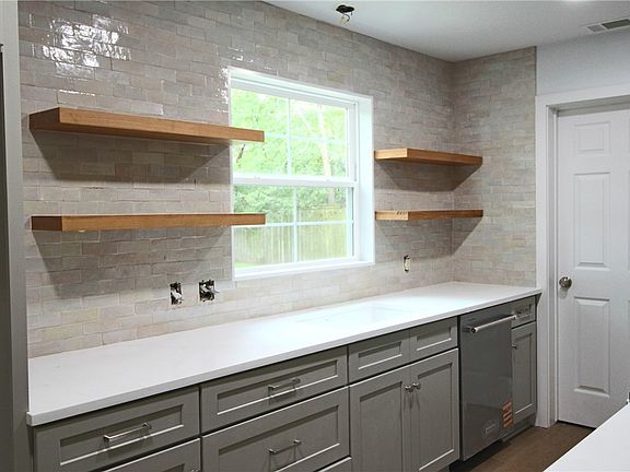 3rd image of 509 Dexter Dr