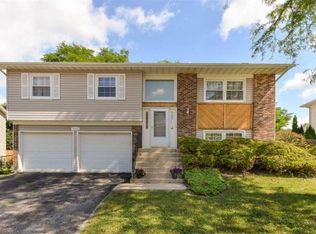 4502 Harbor Cir, Hoffman Estates, IL 60192