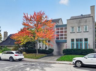 121 Mackay St #2, Ottawa, ON K1M2B4