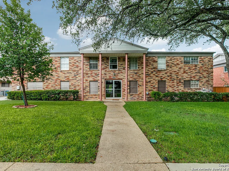 235 W Silver Sands Dr #5 — Photo 1