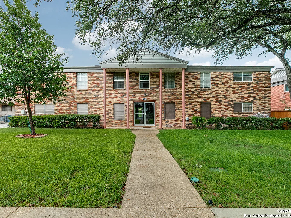 235 W Silver Sands Dr #5