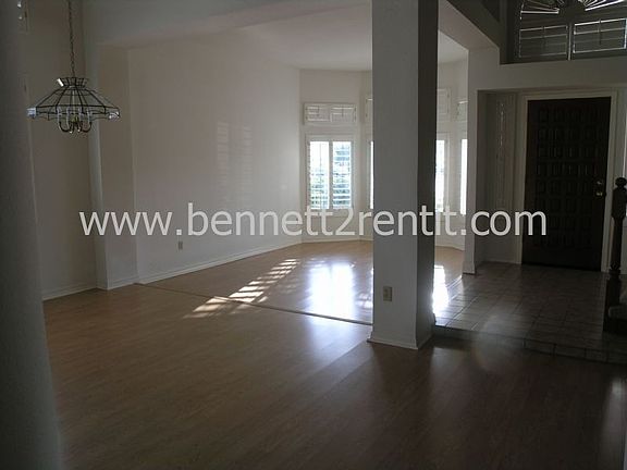 Entry Nook/Formal Dining Area