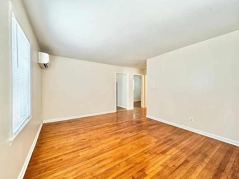 300 Lucerne St — Photo 3