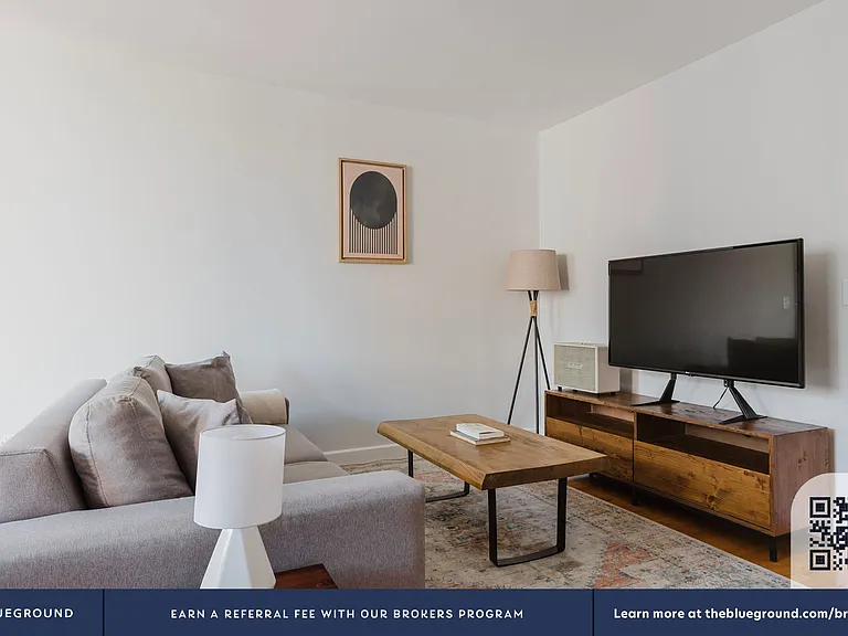 235 W 48th St #29M — Photo 4