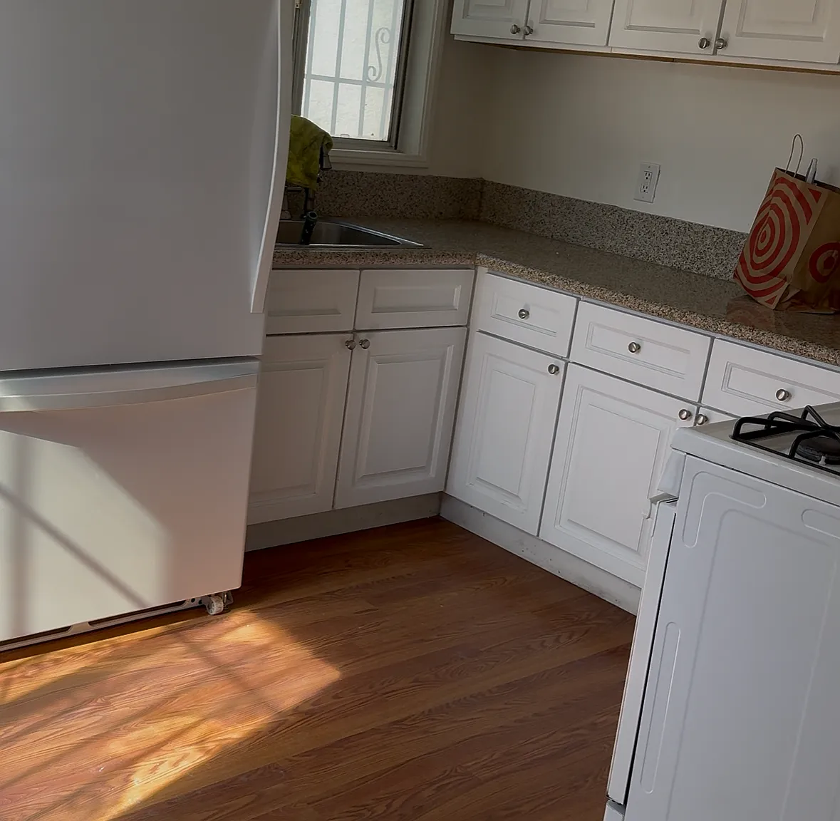 2 bed, 970 sqft, $2,400 — Photo 2