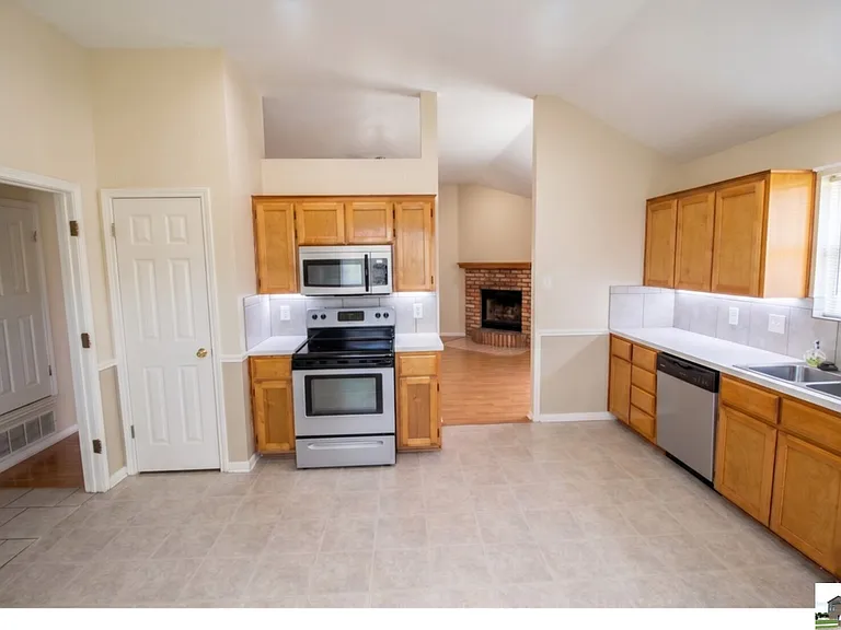 1506 Creek St — Photo 114