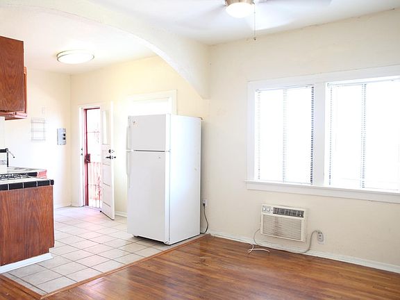 3rd image of 1310 Lilac Ter APT 4