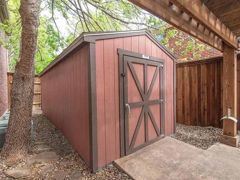 1169 London Dr — Photo 25
